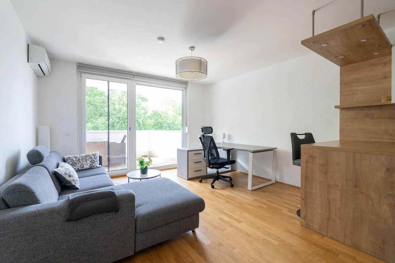 Near Lake Gorgeous Apartment With A Balcony Vienna