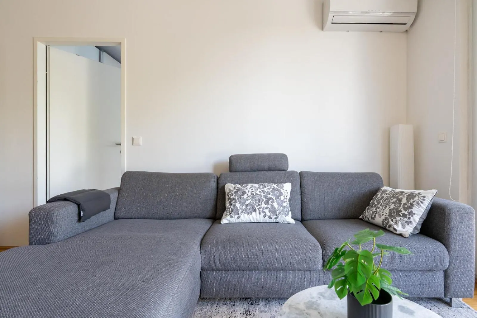 Near Lake Gorgeous Apartment With A Balcony Vienna