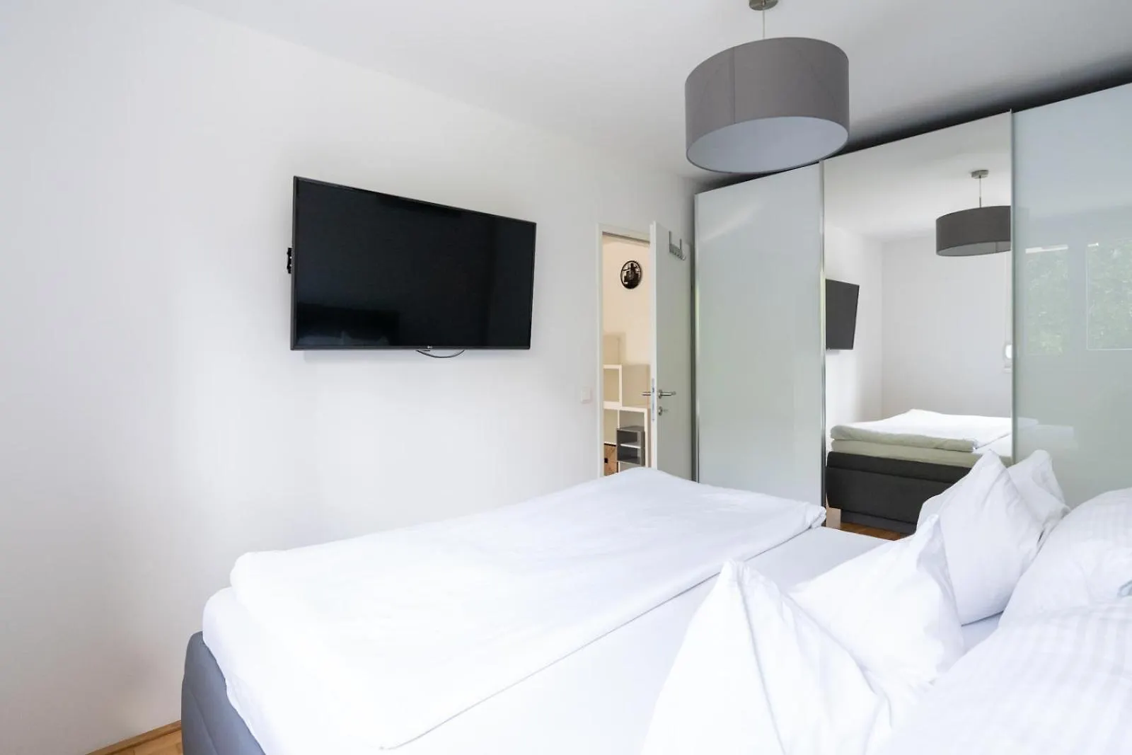 Near Lake Gorgeous Apartment With A Balcony Vienna